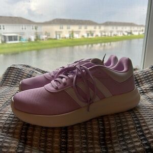 *NWT* Women’s Adidas Sneakers